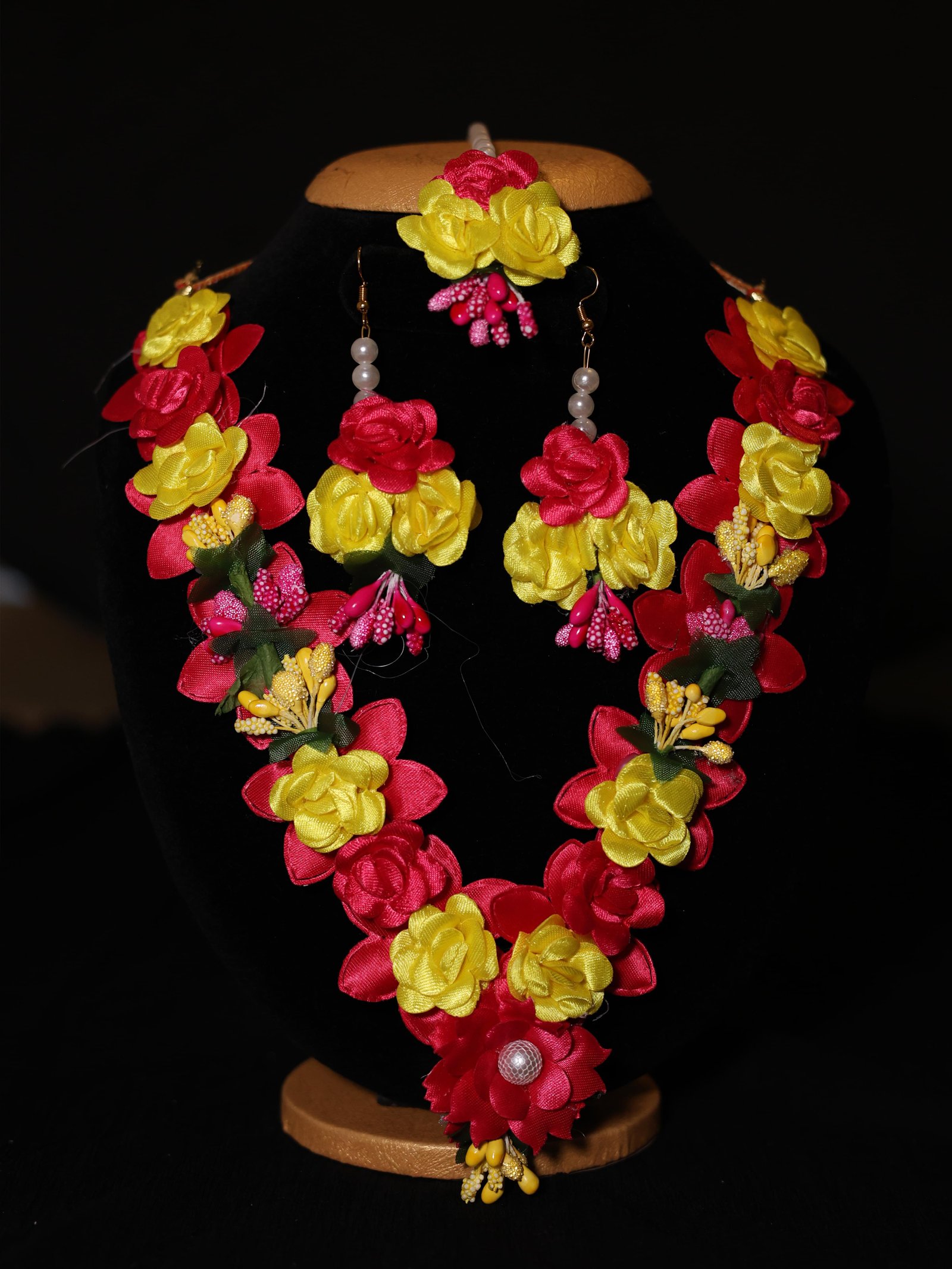 Multicolor Bloom Bridal Haldi Floral Jewellery Set - Image 3